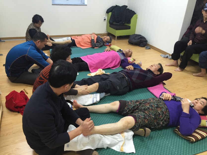 손끝으로 전하는 사랑(발 마사지)